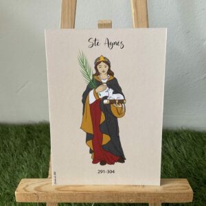 Carte de Sainte Agnès représentée avec sa palme de martyr et un agneau. Imprimée au format A6 sur du papier 300g. 