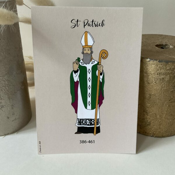 Image de saint Patrick, représenté en Eveque, tenant un trèfle à la main. imprimée au format A6 sur papier 300 g.