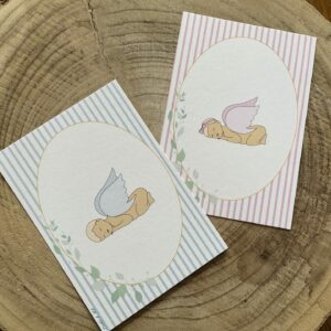 Carte d’un bébé ange, rose ou bleue. Format A6